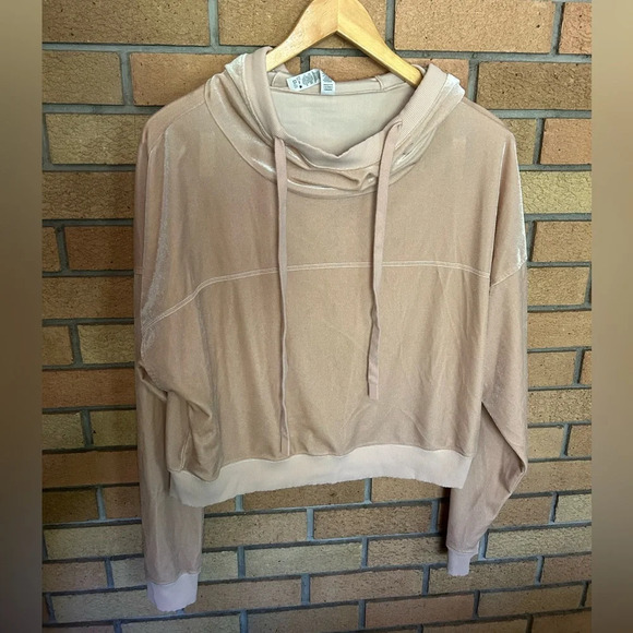 Alo Yoga Velour Velvet Cropped Hoodie Size M Color Nectar Light Pink Athleisure - Picture 2 of 6
